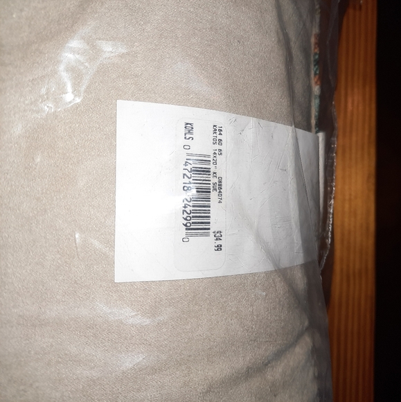 Beautiful decorative throw pillow,NWT - Picture 3 of 3